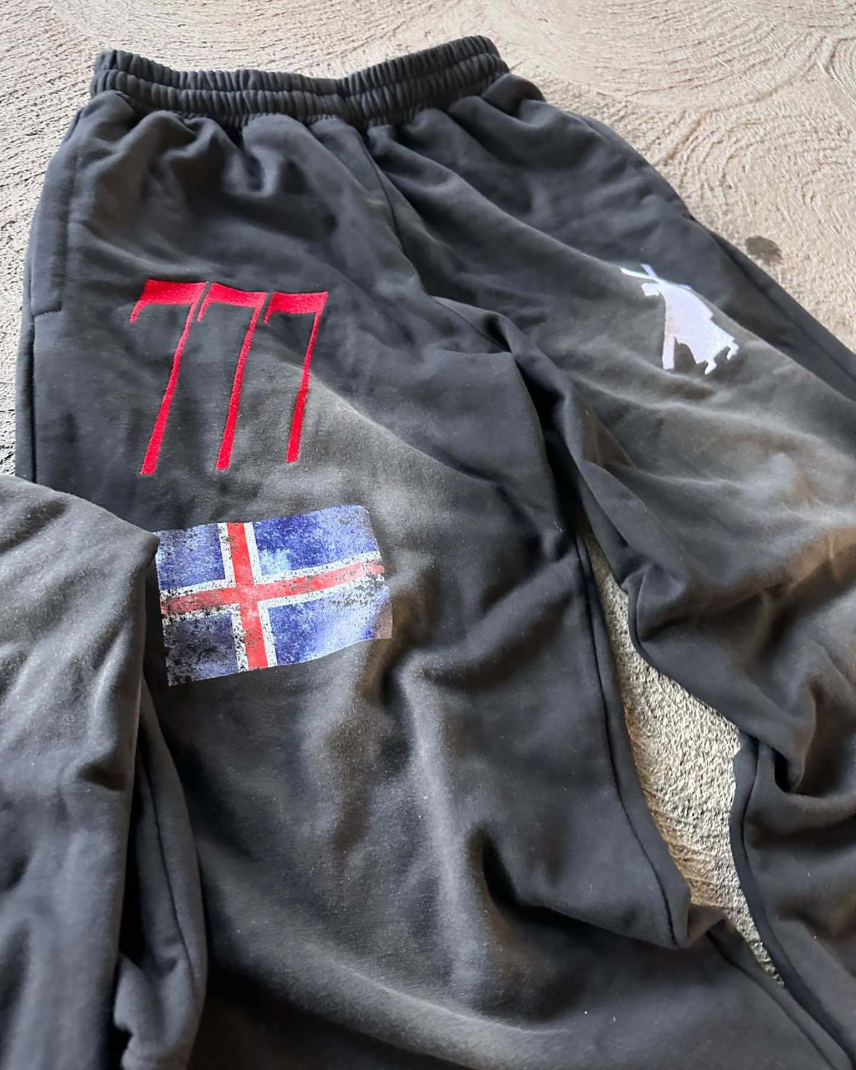 Streetwear Hoodie With Cross Print & Flag Embroidery - Loose Fit Zip-Up Hooded Sweatshirt For Men & Women_viptrois.com