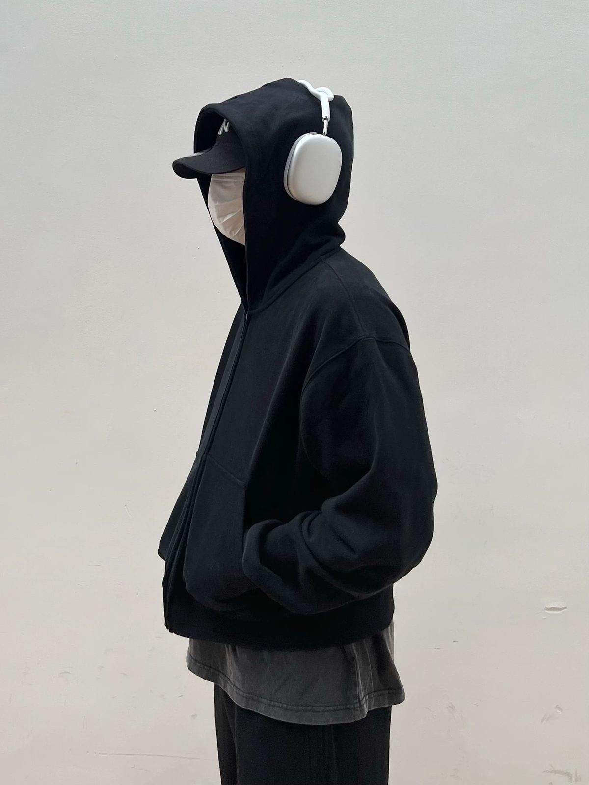 Boxy Cropped Hoodie – 540GSM Oversized Zip-Up With Drop Shoulder & Heavyweight Cotton_viptrois.com