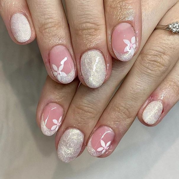 Short bright oval armour Europe and the United States cross-border foreign trade glitter white floret autumn and winter detachable wear nail art 24 pi_viptrois.com