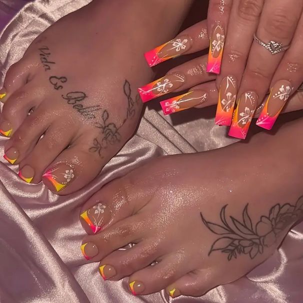 Wearable Nails, Gorgeous Sweet And Cool Flower Rendering Nail Art, European Square Long Nail Art Finished Product_viptrois.com