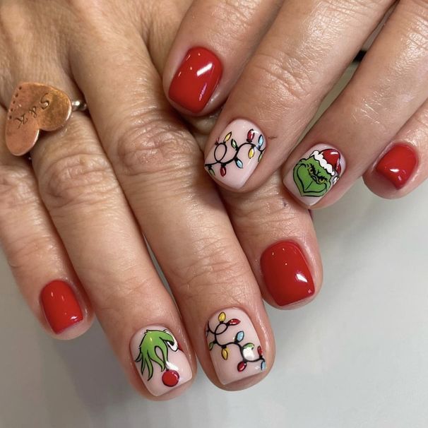 Short glossy Christmas Greenwich Red Hat green head rattan colored lights wear nail red and green color matching nails 24 pieces_viptrois.com