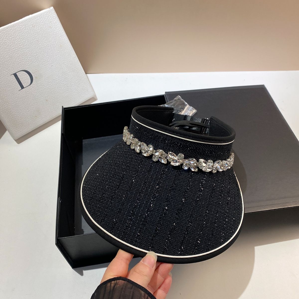 Fragrant Feng Shui Diamond Light Luxury Empty Top Fashionable French Celebrity Style Small Crowd Weaving Sun Protection_viptrois.com