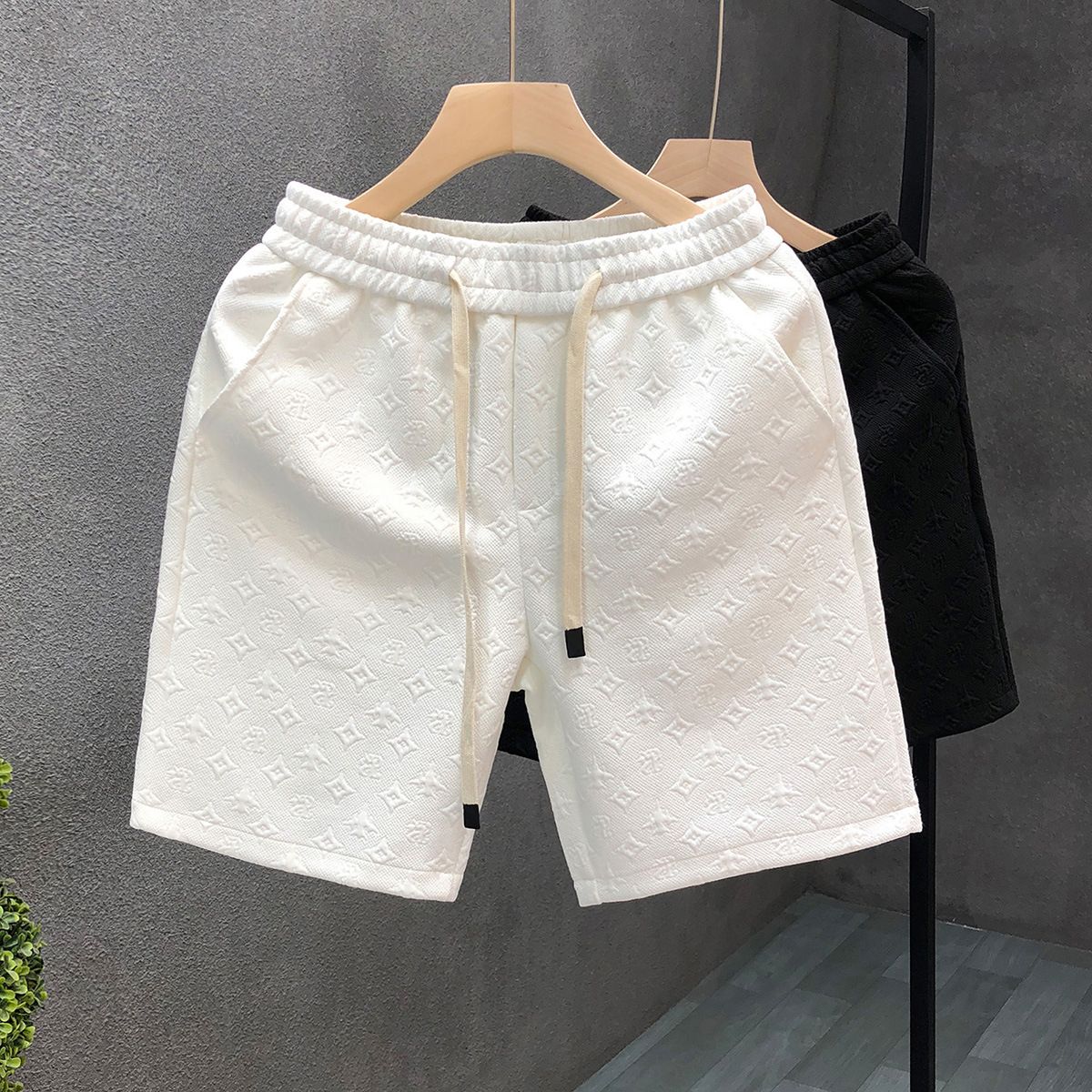 Men's Light luxury big brand style white jacquard shorts men's summer trendy brand five-quarter pants 2023 new men's half pants_viptrois.com