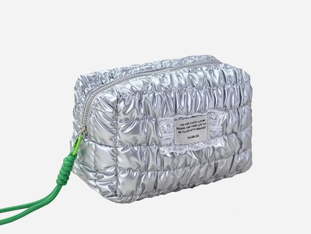 New Personalized Style Large Capacity Silver Cosmetic Bag Large Capacity Handheld Storage Bag High Grade Down Texture_viptrois.com