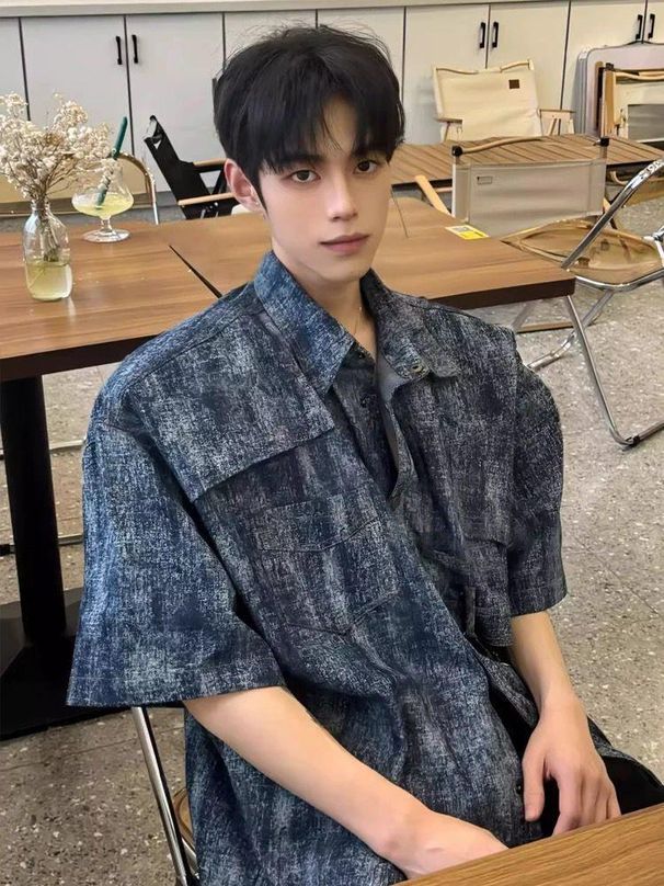 Men's Clothing Retro Silhouette High End Niche Design Short Sleeved Shirt Trend_viptrois.com
