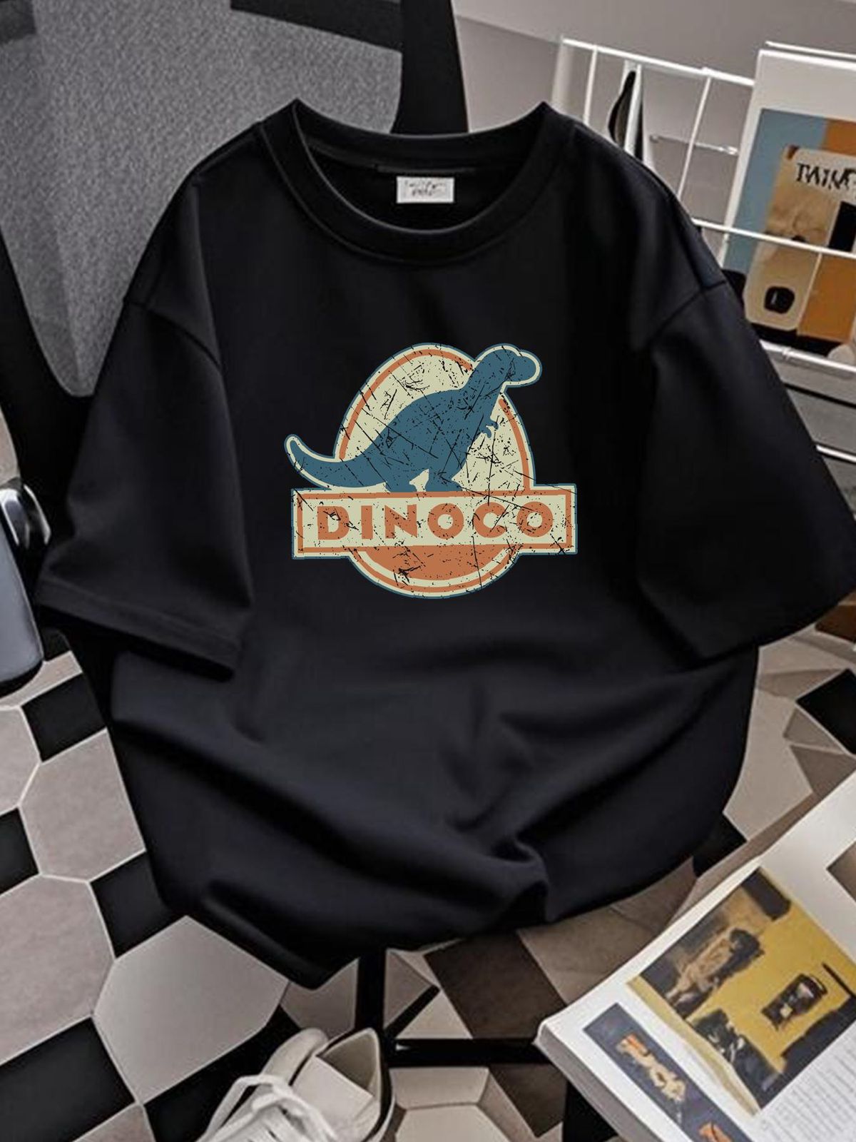 Dinoco Oil 1930 Vintage Women's T Shirt Breathable Comfortable Stretched Versatile Streetwear Summer Unisex Homme Fashion Slightly Casual_viptrois.com
