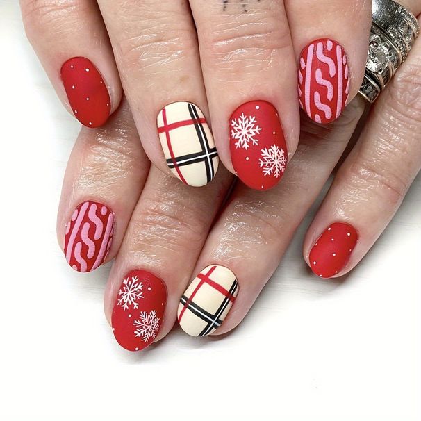 Short autumn and winter Christmas frosted snowflake Christmas red contrast color striped wear nail removable nails_viptrois.com