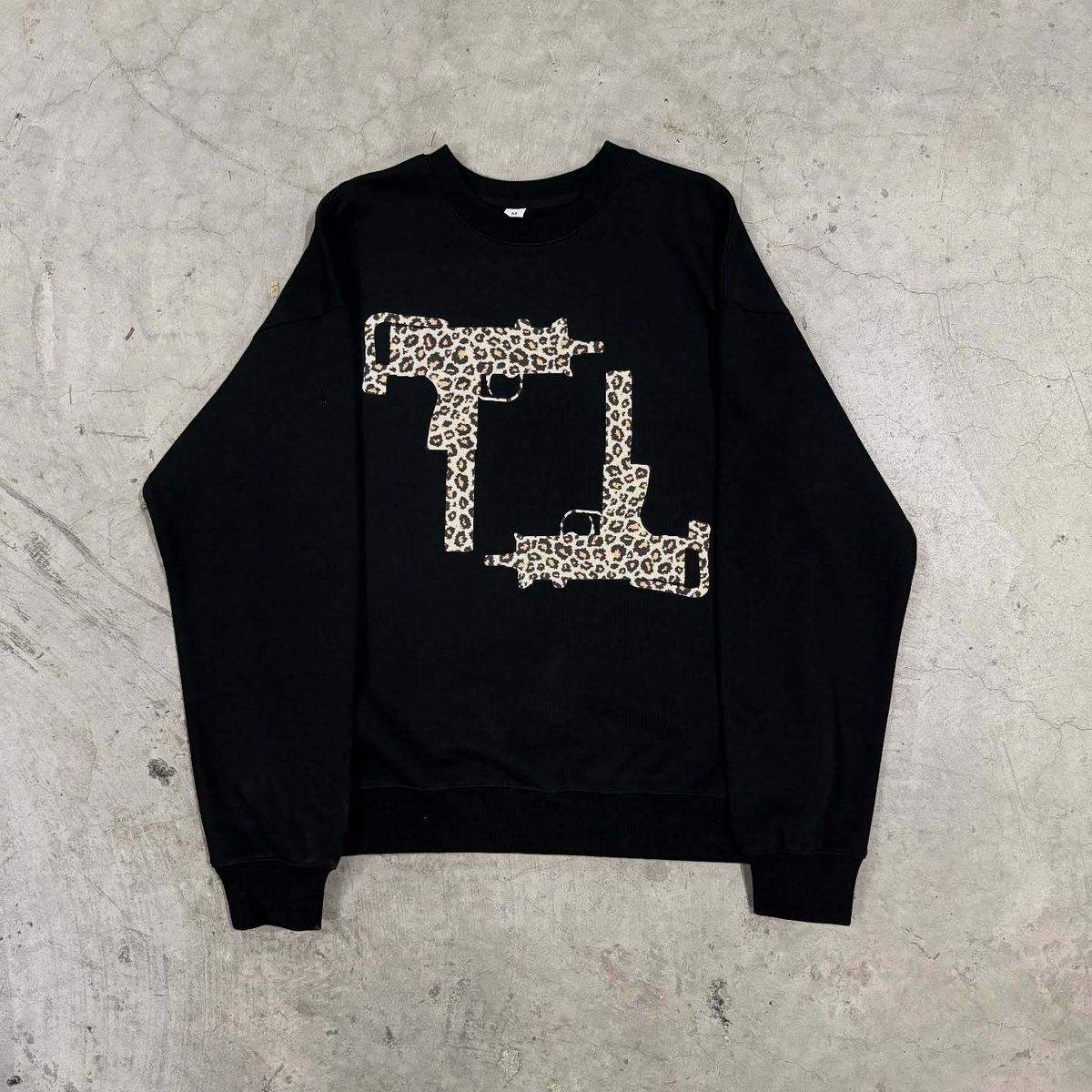 Unisex Streetwear Dark Style Pullover Hoodie With 3d Leopard Print & Uzi Graphic - Oversized Fit, Black_viptrois.com