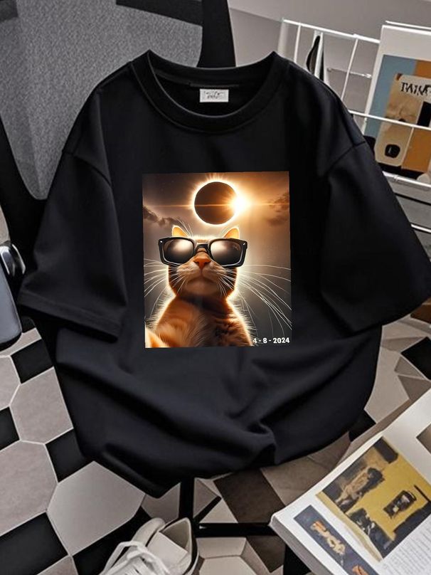 Cat Taking A Selfie With Solar 2024 Eclipse Cute Gift Unisex T-Shirt Designer Clothes Graphic Versatile Breathable Streetwear Fashion_viptrois.com