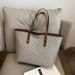 Spacious & Stylish Women's Tote Bag For Daily Commute - Fashionable Crossbody Handbag With Zipper Closure, Lightweight PU Material_viptrois.com