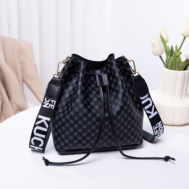 Women's Bags Bucket Bag Temperament Women's Large Capacity New Style Trendy Personality Drawstring Commuter Bag Fashion Trend Shoulder Messenger Bag_viptrois.com