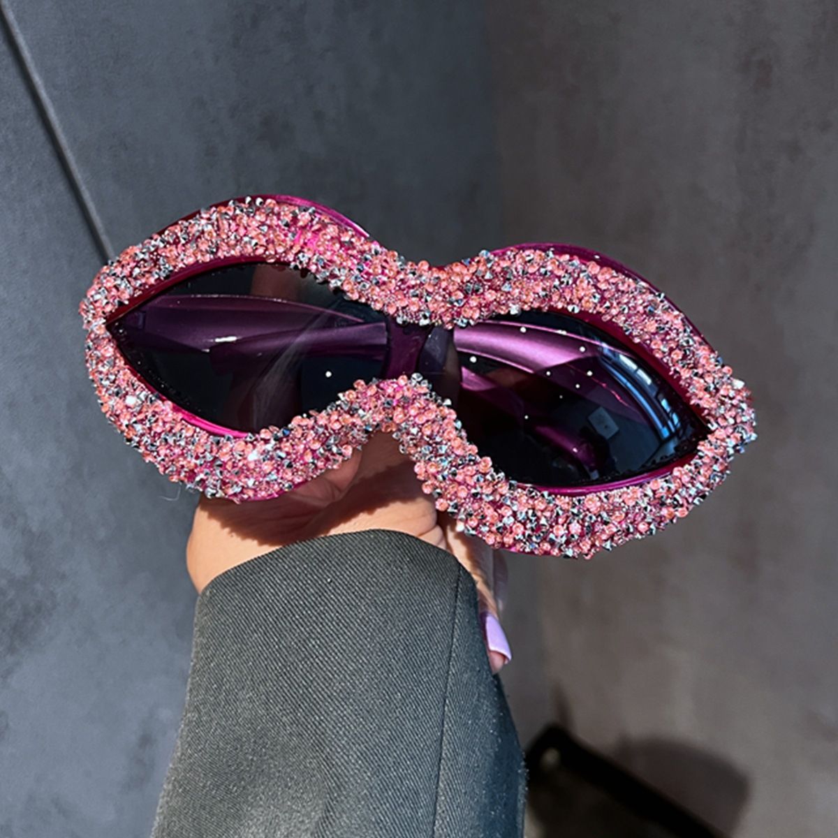 Y2K Personality Fashion Full Diamond Wave Sunglasses For Women Retro Trend Party Catwalk Exaggerated Gorgeous Sunglasses_viptrois.com