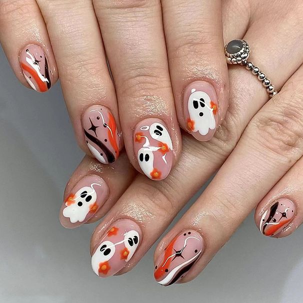 Short Shiny Oval Halloween White Cute Ghost Flower Multicolor Irregular Stripes Nail Art 24 Pieces_viptrois.com