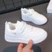2025 New Style Girls' White Shoes Spring And Autumn Boys' Non Slip Solid Bottom Shoes Thick Bottom Heightening Children's Sports Shoes_viptrois.com