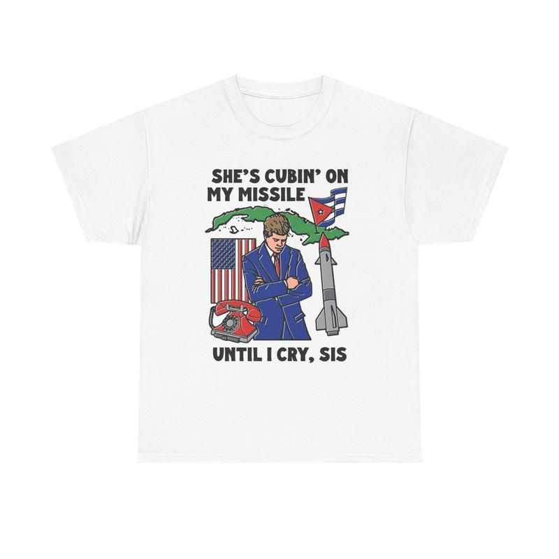 Ella Está Cubriendo Mi Misil Hasta Que Lloro, Hermana, Camiseta De Algodón Pesado._viptrois.com