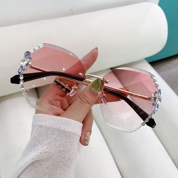 Korean version of seaside large frame fashionable UV protection, light luxury inlaid with diamonds, plain face street_viptrois.com