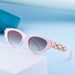 Cat's eye trendy street photos, UV resistant sunglasses, female sunglasses_viptrois.com
