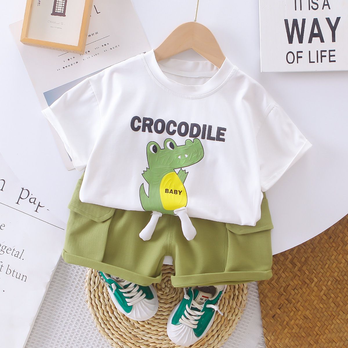 Summer 2025 New Children's Leg Dinosaur Boys' Cartoon Handsome Short Sleeve Two Piece Set_viptrois.com