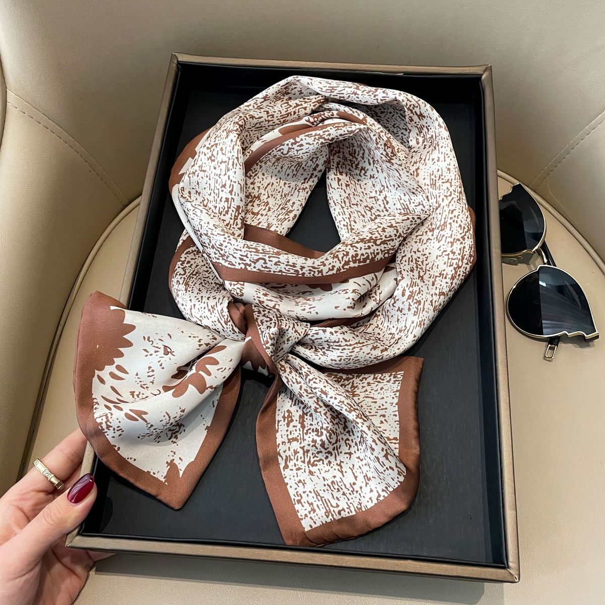 Spring and Autumn New Fashionable and Foreign Style Silk Small Scarf Women's Korean Edition Decorative_viptrois.com