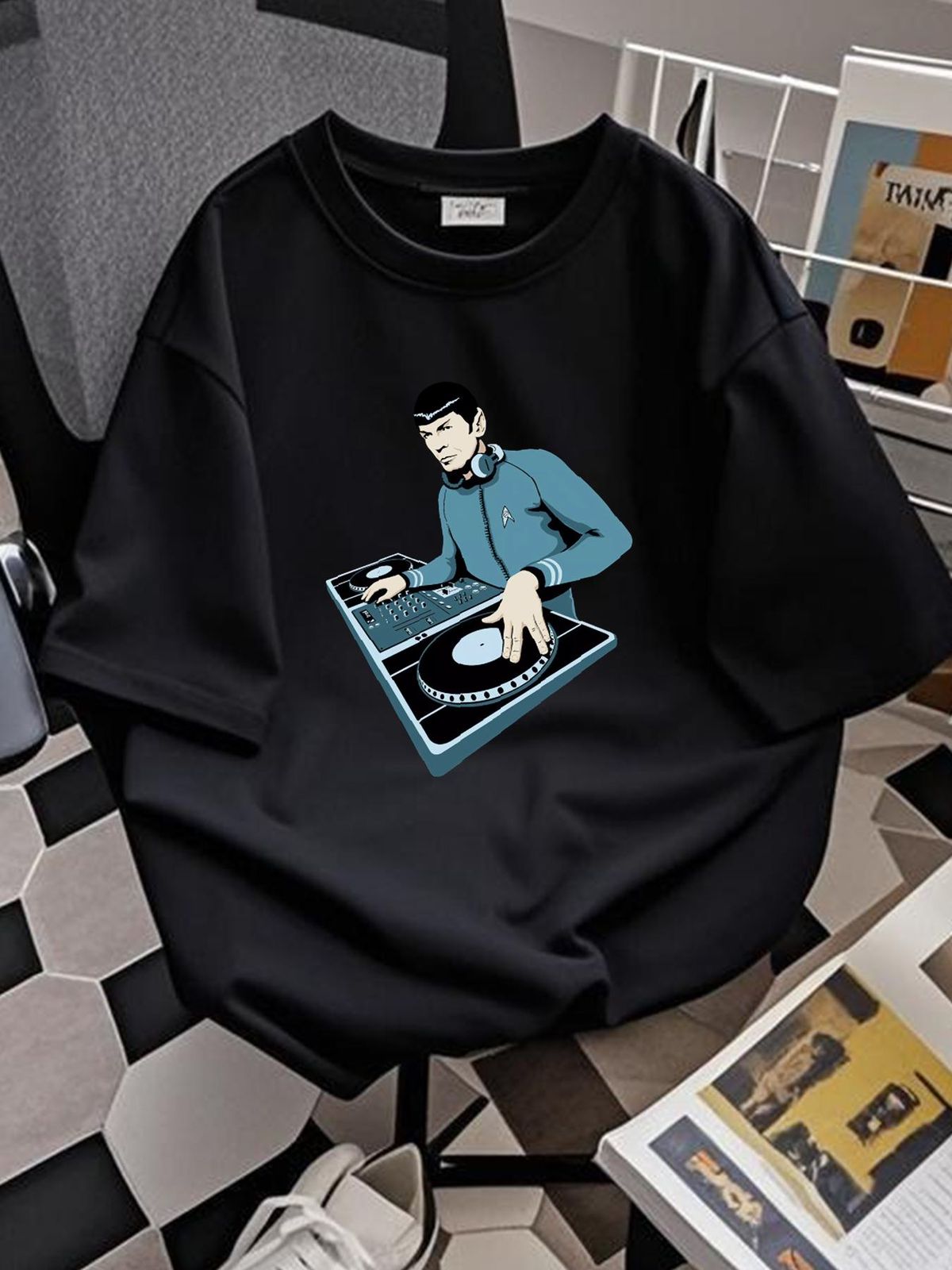 DJ Spock T-Shirt Mens Funny Deejay Decks Vinyl Dance Music House Homme Breathable Stylish Streetwear Casual Versatile Graphic Comfortable Fashion_viptrois.com