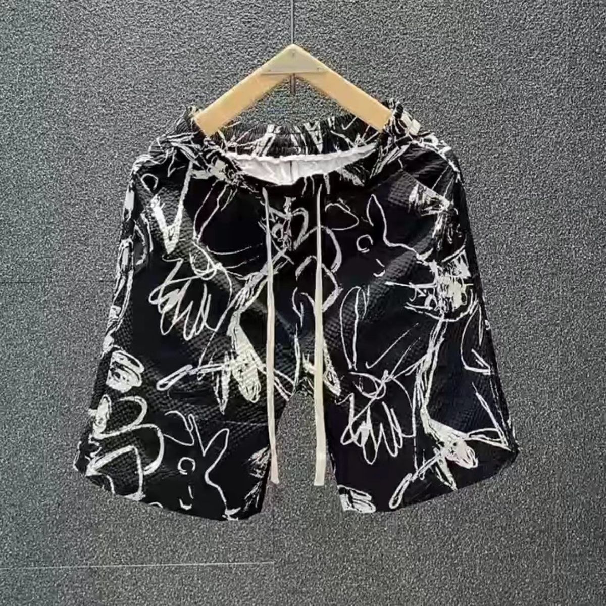 Men's Clothing Graffiti Print Loose Versatile Quick Drying Shorts Men's Summer New Comfortable Casual Fashion Five Point Beach Pants_viptrois.com