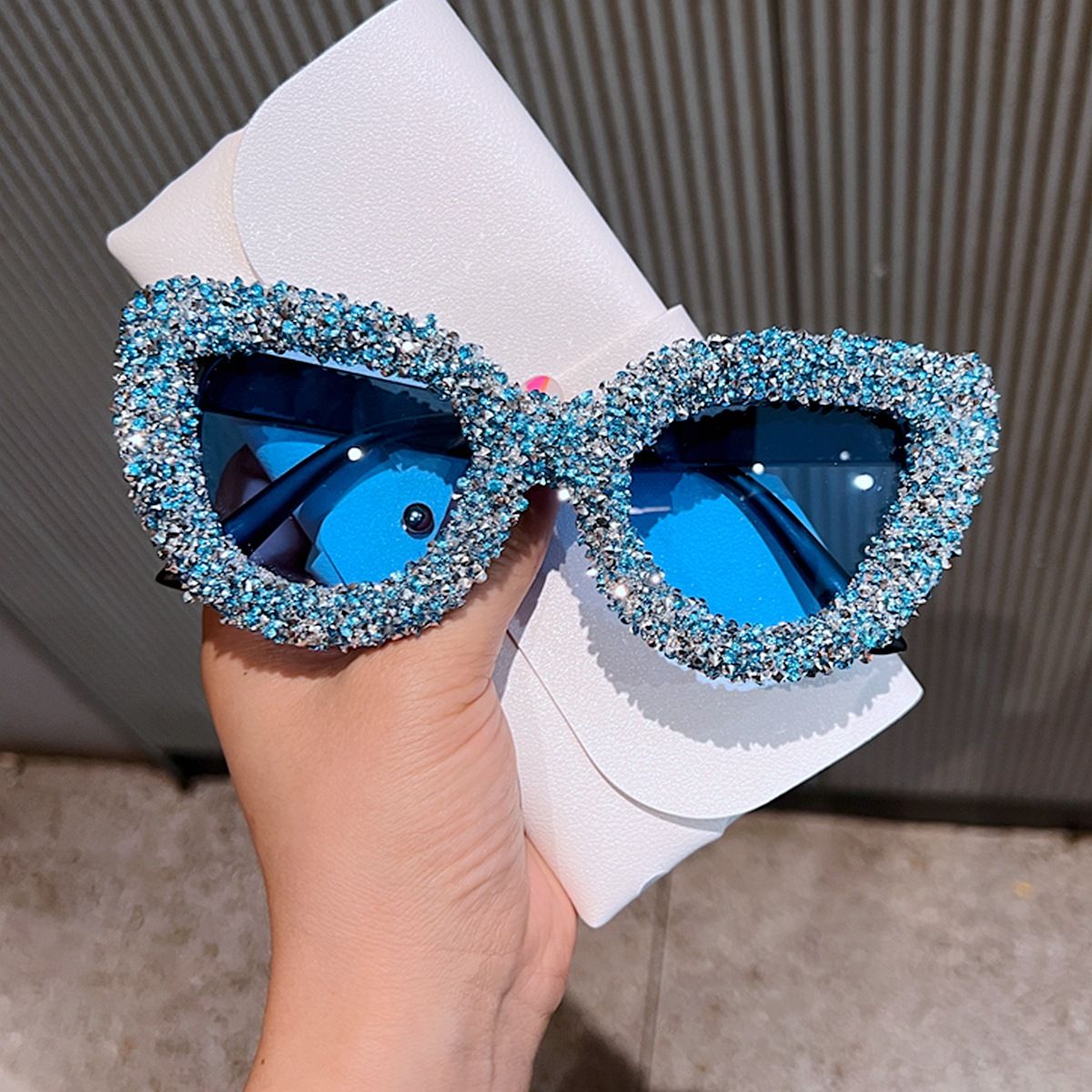 European And American Personality Large Frame Cat Glasses Sunglasses Luxury Diamond Net Celebrity Style Sunglasses Female Fashion Trend Glasses_viptrois.com