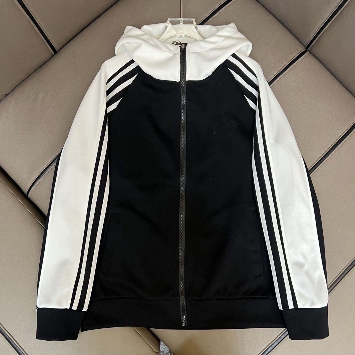 2025 New Hooded Loose Versatile Embroidered Sports Casual Jacket For Men And Women Couples_viptrois.com