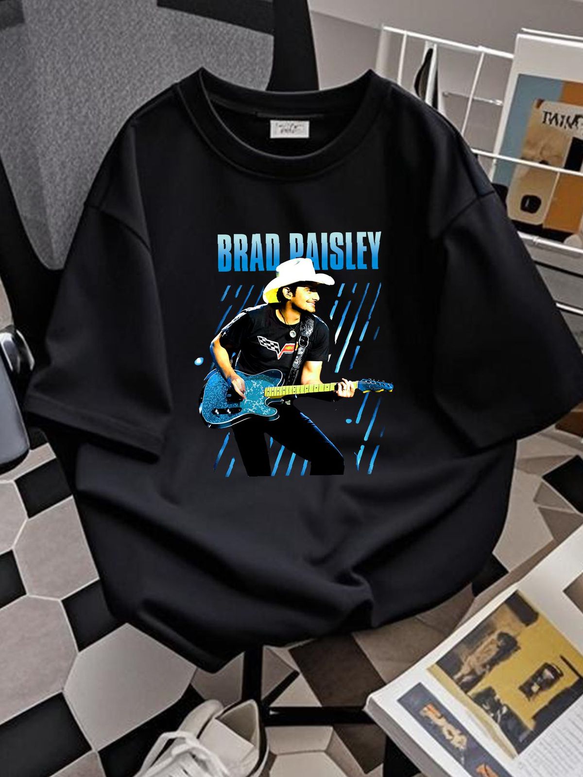 Brad Paisley 2014 Country Nation Offical Tour Graphic T-Shirt Size Small Slightly Stylish Fashion Comfortable Top For Everyday Wear_viptrois.com