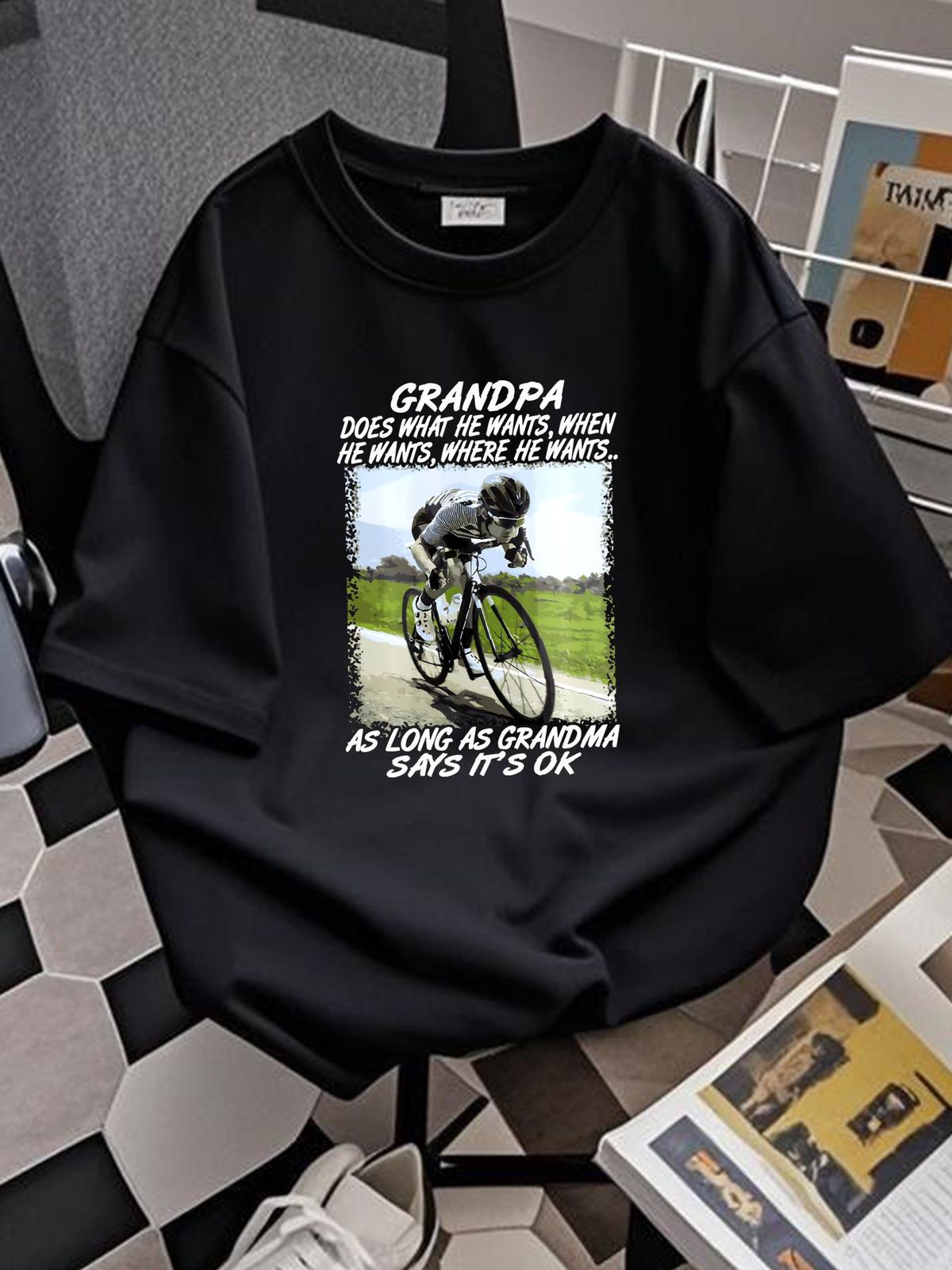 The Cycling Grandpa Front T-Shirt Homme Versatile Streetwear Graphic Soft Fashion Casual Unisex Comfortable Summer Designer Clothes Slightly_viptrois.com