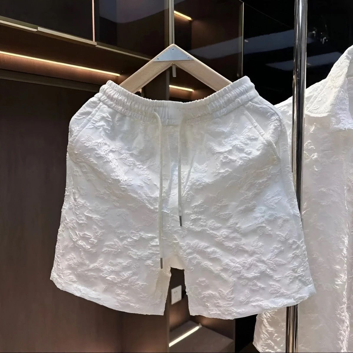 Men's Summer Casual Suit Embossed Floral Pattern Quick Drying Thin Two-Piece Set Short Sleeve Shirt And Shorts Trendy Clothing_viptrois.com
