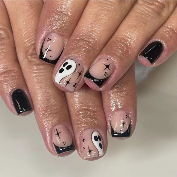 Short nail piece wear nail Halloween wow ghost contrast color black and white cute nail removable nail sticker 2_viptrois.com