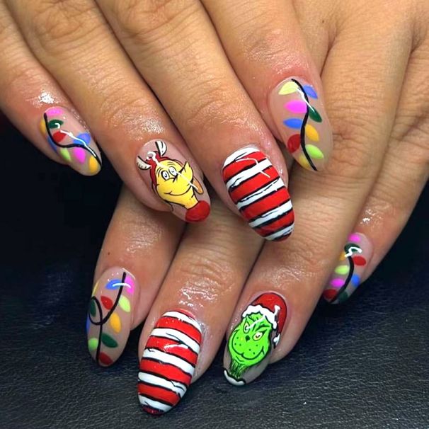 Short glossy wear nail red green contrast color Christmas elements Greenwich cartoon cute Christmas wear nail 24 pieces_viptrois.com