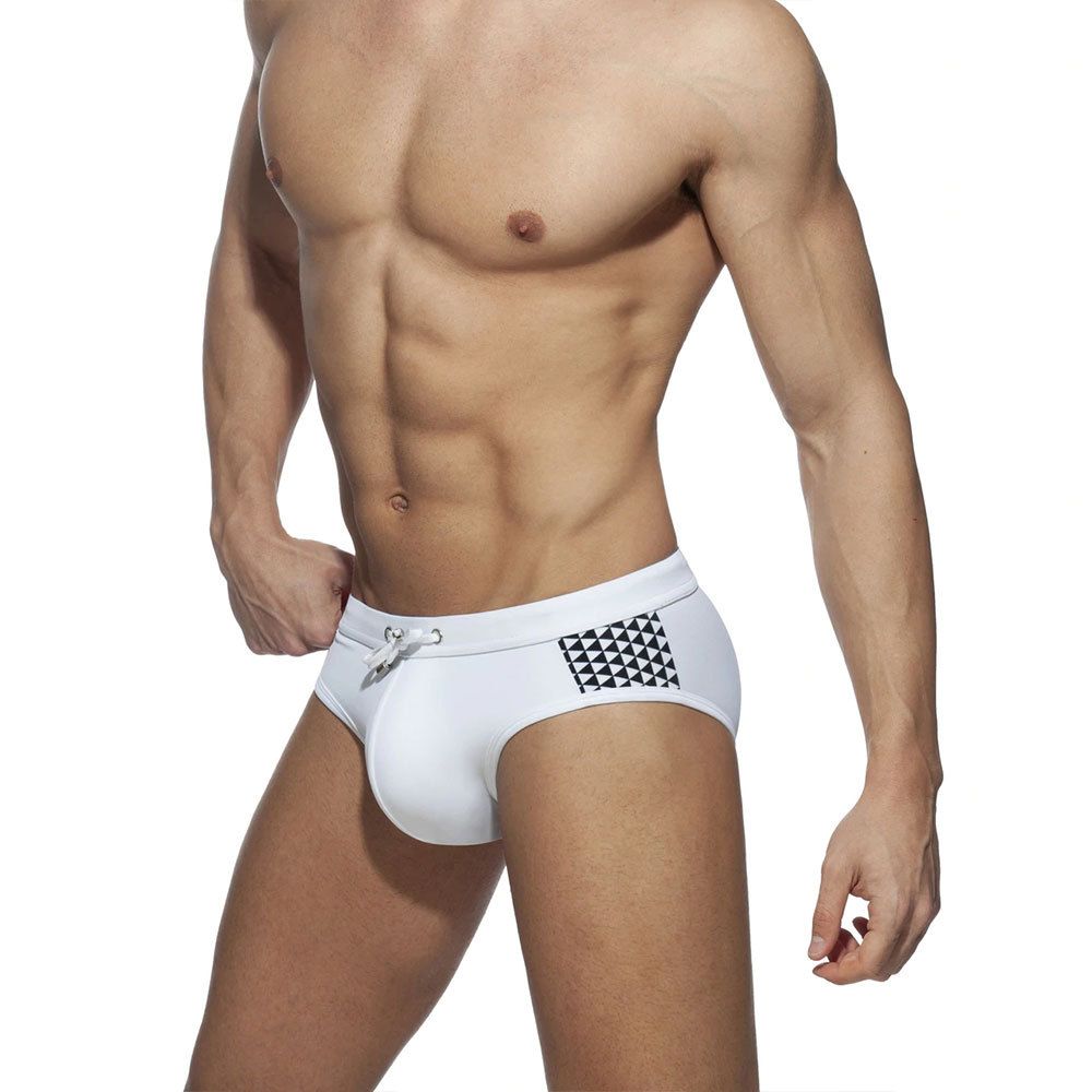 UXH Men's Simple Bikini Swim Trunks Fashion Black And White Two-tone Triangle Racing Shorts_viptrois.com
