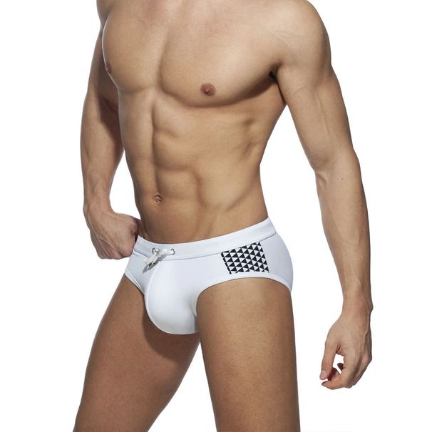 UXH Men's Simple Bikini Swim Trunks Fashion Black And White Two-tone Triangle Racing Shorts_viptrois.com