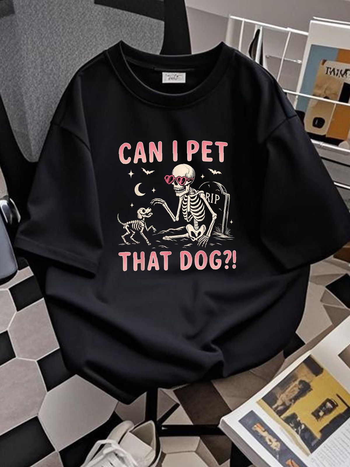 Can I Pet That Dog Funny Skeleton Halloween Costume T-Shirt Print Round Neck Short Sleeve Slightly Top For Everyday Wear Breathable Unisex Stylish Streetwear Fashion Female Casual Comfortable Versatile Summer Designer Clothes Women_viptrois.com