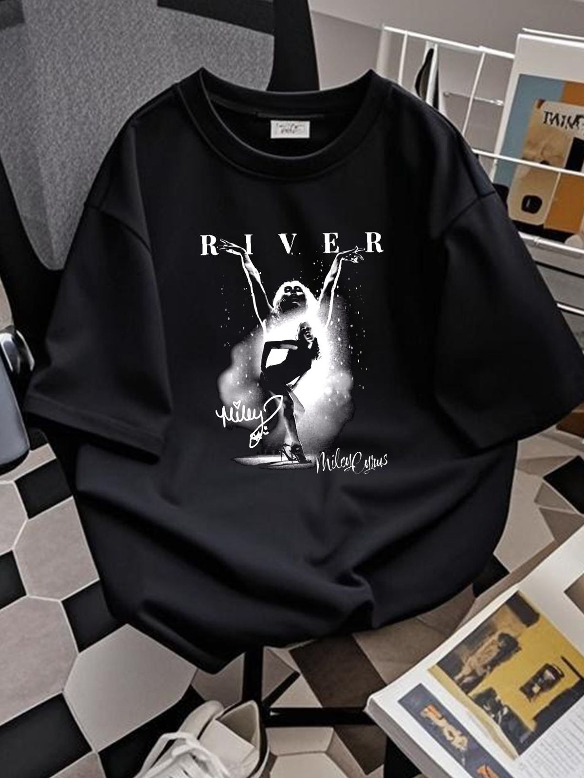 Hot Miley Cyrus River Singer Shirt Cotton Black S-3XL T-Shirt Streetwear Slightly Graphic Designer Clothes Comfortable Stylish Versatile_viptrois.com