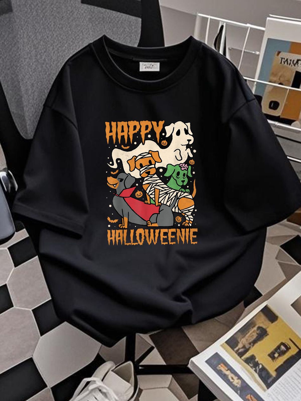 Happy Halloweenie, Halloween Dachshund T-Shirt Stretched Soft Women Top Graphic Tees Print Round Neck Short Sleeve Graphic Unisex Designer Clothes Top For Everyday Wear Comfortable T-Shirt For Women Casual Women Fashion Streetwear Female Stylish_viptrois.com