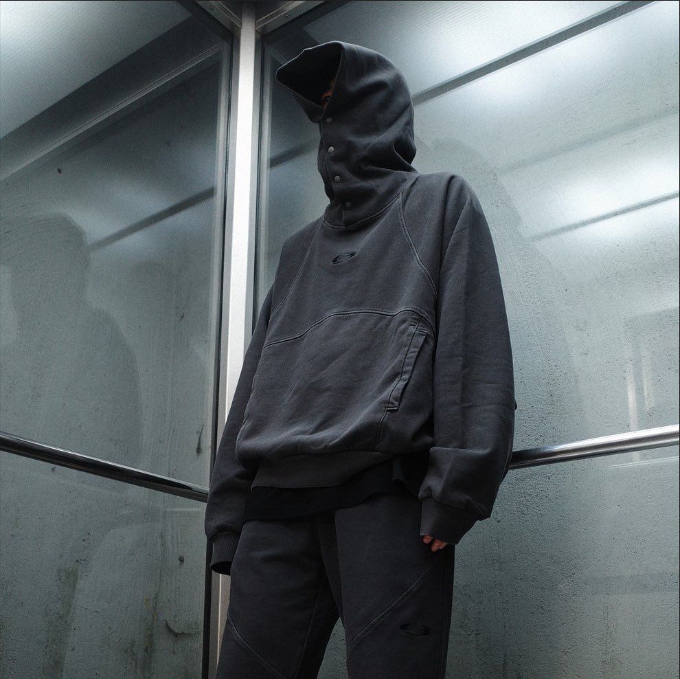 "Grailz Oversized Hoodie – Minimalist High-Street Pullover With Button Placket & Dropped Shoulder (Black/Midnight Blue/Sage Gray/)"_viptrois.com