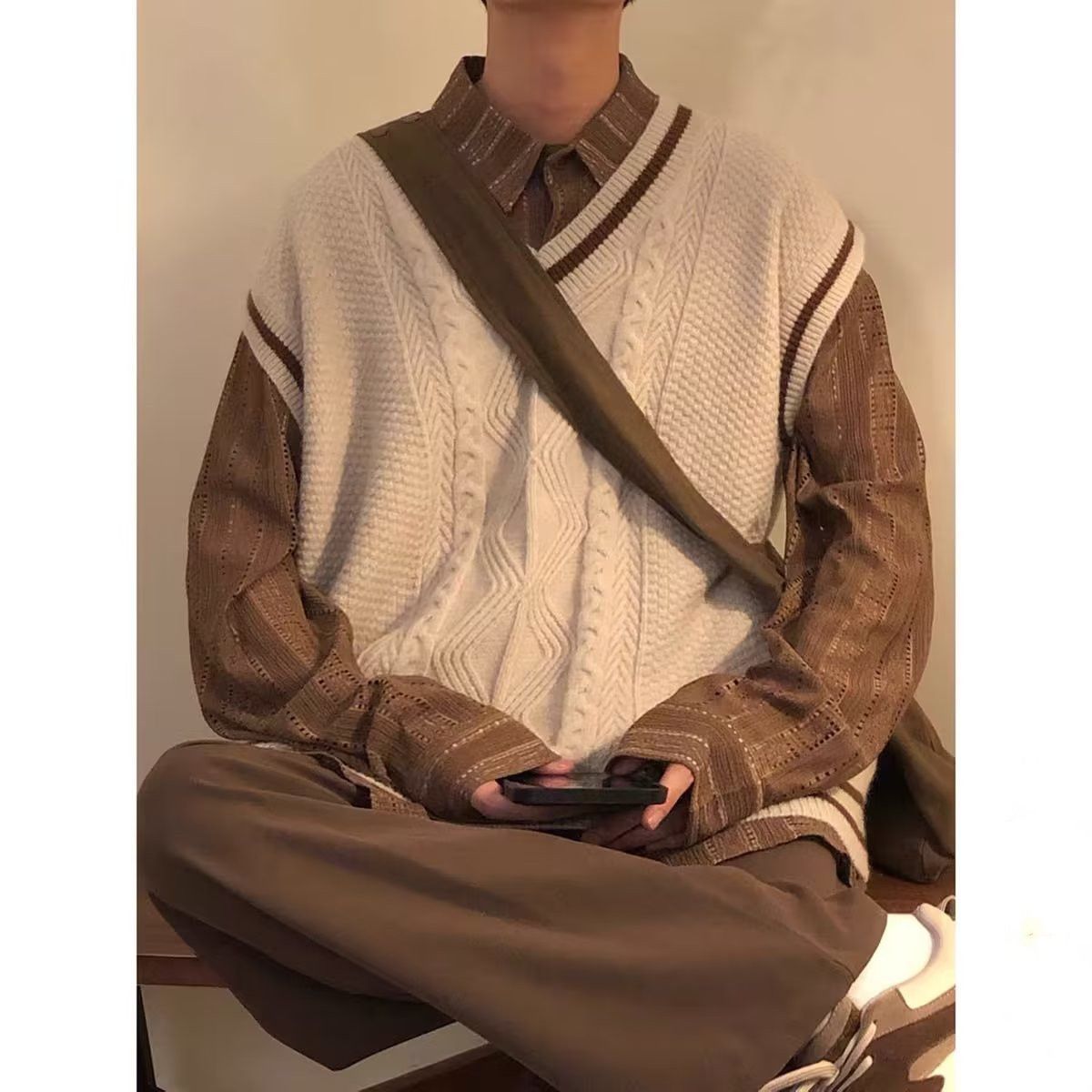 Men's Clothing Autumn And Winter Loose American Retro V Neck Vest Sweater Men's Design Sense Japanese College Style Couple Vest Sweater_viptrois.com