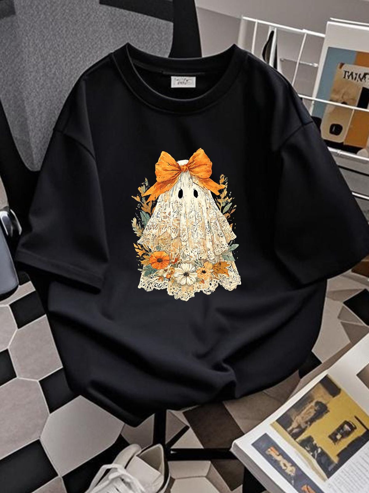Vintage Floral Halloween Fall Girly Ghost Lace Spooky Season T-Shirt Women Top Graphic Tees Unisex Print Round Neck Short Sleeve Versatile Comfortable Stretched Graphic Soft Slightly T-Shirt For Women Casual Top For Everyday Wear Summer Women Casual_viptrois.com